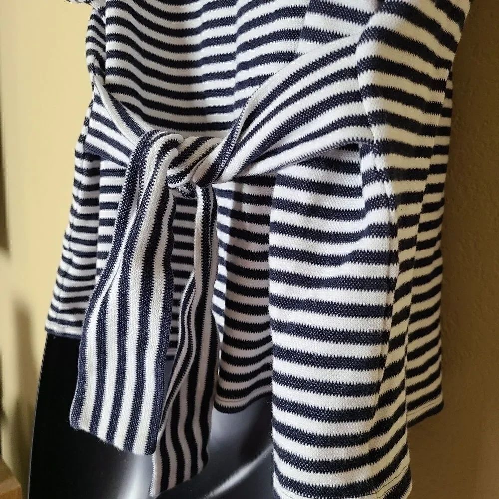Express Striped Short Sleeve Top - Picture 6 of 8